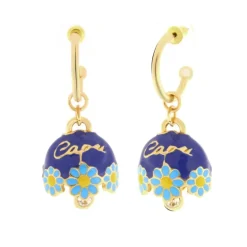 BYSIMON - Orecchini in Metallo a cerchio con campanella blu impreziosita da margherite e scritta capri